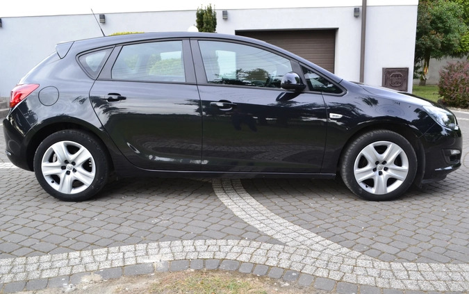 Opel Astra cena 32900 przebieg: 135000, rok produkcji 2014 z Radom małe 704